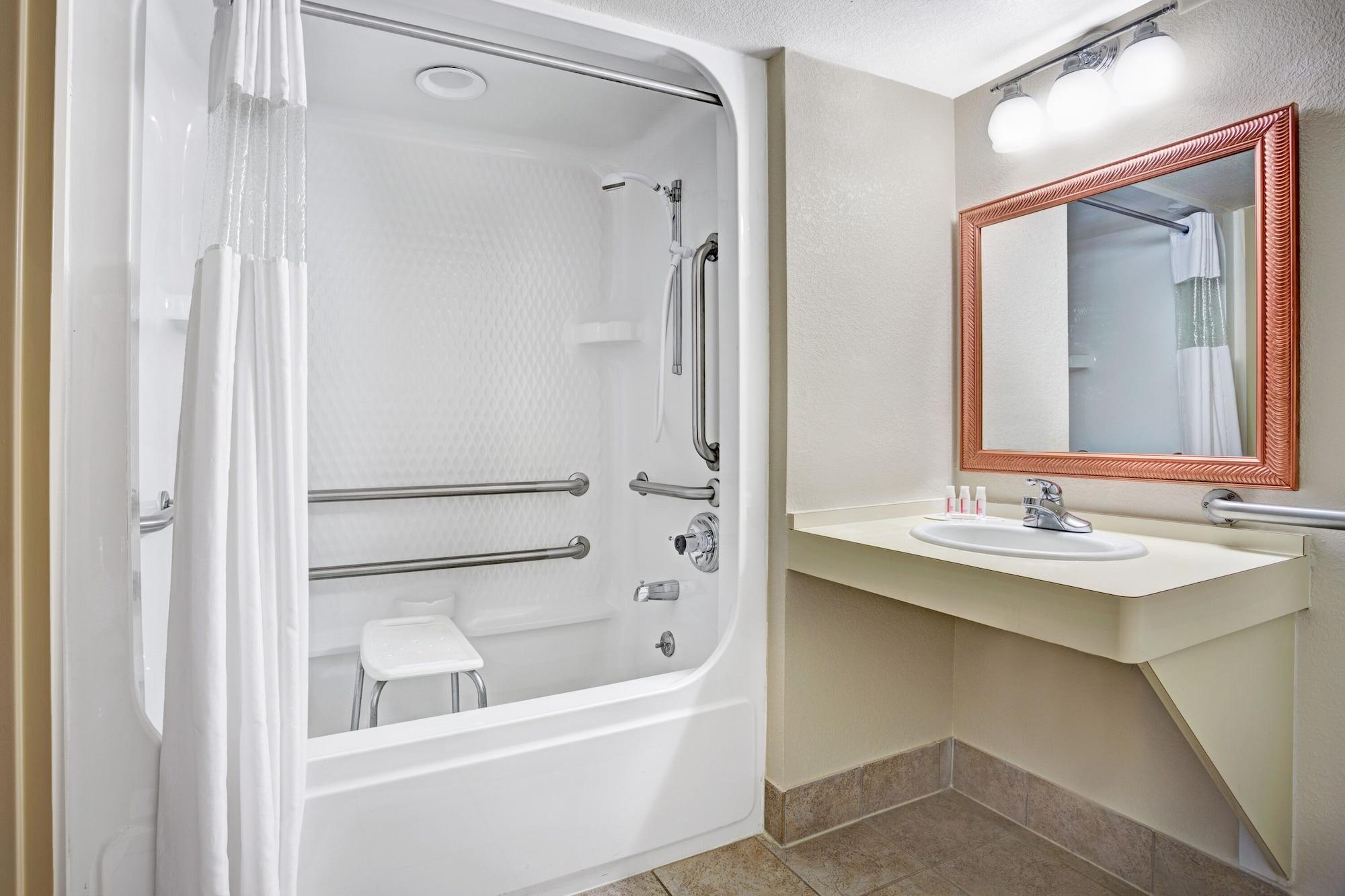 Travelodge By Wyndham Iowa City Kültér fotó
