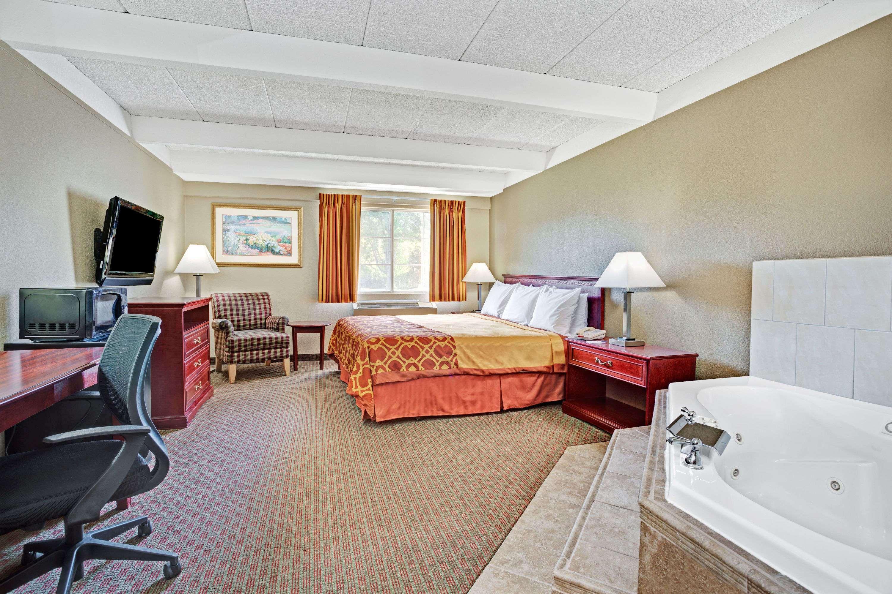 Travelodge By Wyndham Iowa City Kültér fotó