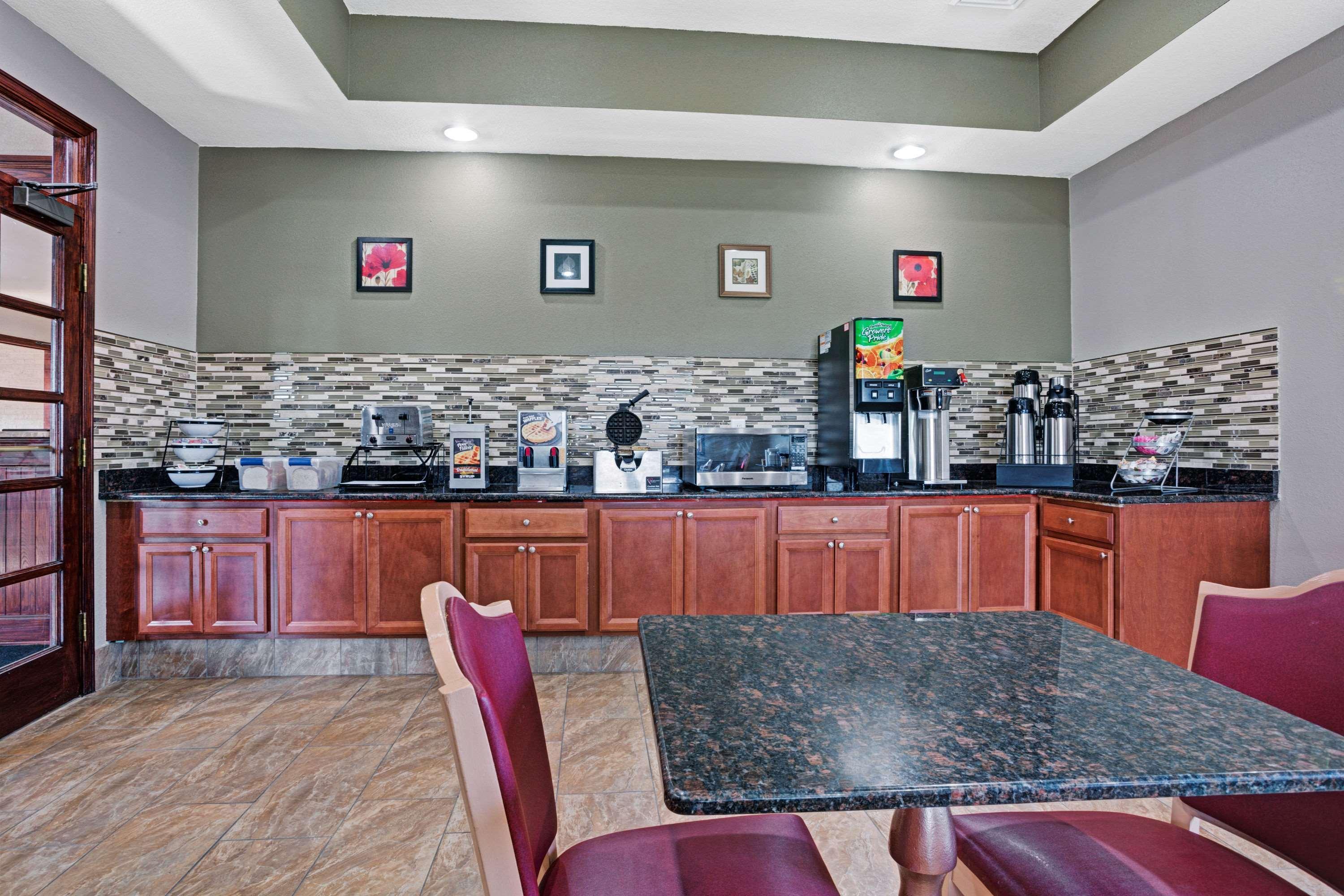 Travelodge By Wyndham Iowa City Kültér fotó