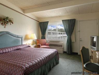 Travelodge By Wyndham Iowa City Szoba fotó